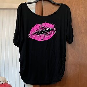 Black Short-Sleeve Women's Tee with Pink Lip Graphic